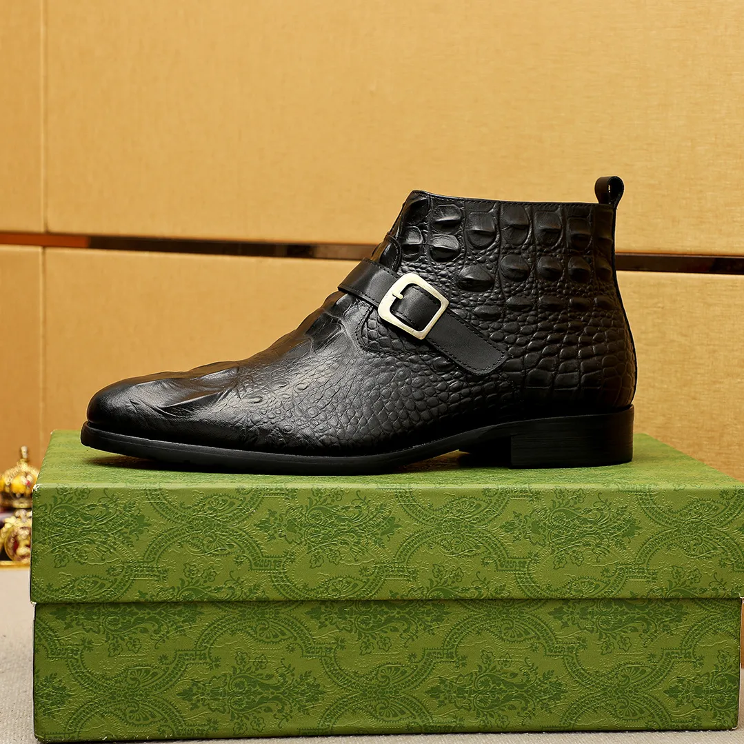 Men's shoes 💰600 💐 Product trademark: GUCCI "Gucci" high-top leather shoes Regular size: 38-44 (37.45.46🉑️Customized) Product materials: Selected imported first-layer calfskin embossed upper + luxury hardware buckle, imported sheep 🐑 leather lining. Strong three-dimensional visual effect, original outsole color: 2 colors available